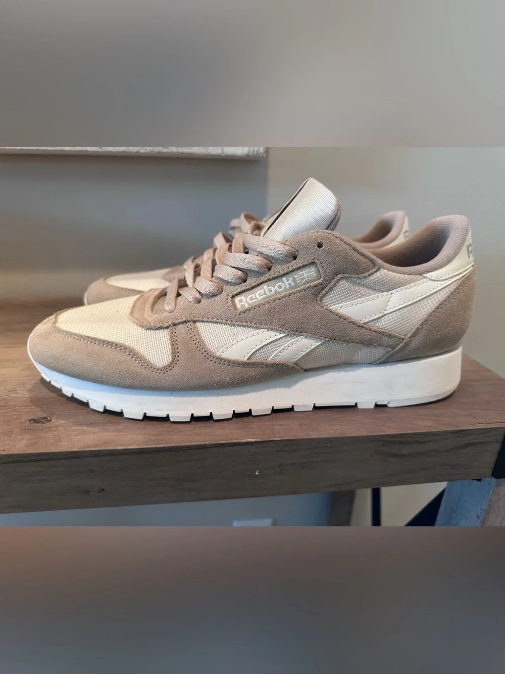 Reebok Classic Sneakers Men’s Size 11 Taupe Beige Suede Like New